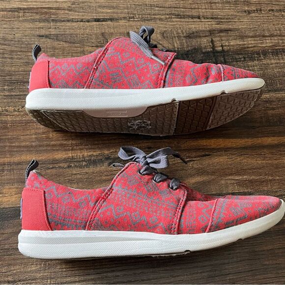 TOMS Del Rey Red and Gray Design Lace Up Sneakers Shoes Size 7.5 - Picture 2 of 10